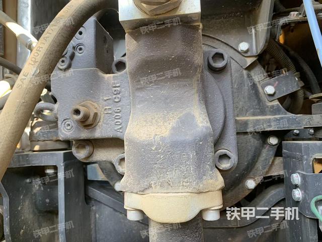 液压泵舱室正面整体(整机外观) 液压泵舱室正面整体(整机外观)