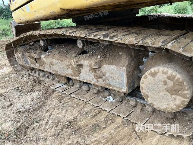 單側(cè)履帶整體(整機外觀) 單側(cè)履帶整體(整機外觀)