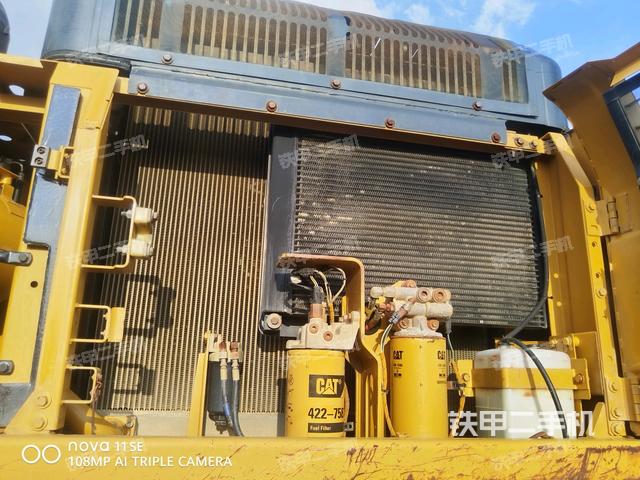 散熱器正面(大件艙室) 散熱器正面(大件艙室)