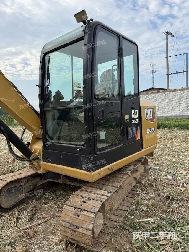 駕駛室整體(整機(jī)外觀) 駕駛室整體(整機(jī)外觀)