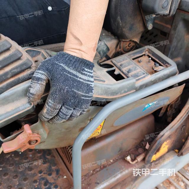 驾驶室整体(整机外观) 驾驶室整体(整机外观)