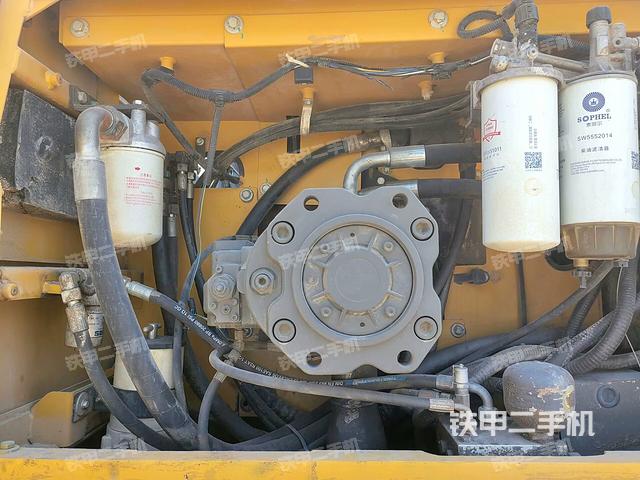 液壓泵艙室正面整體(整機(jī)外觀) 液壓泵艙室正面整體(整機(jī)外觀)