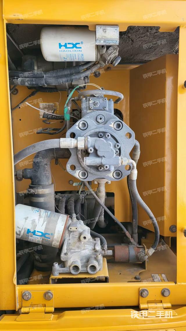 液壓泵艙室正面整體(整機(jī)外觀(guān)) 液壓泵艙室正面整體(整機(jī)外觀(guān))