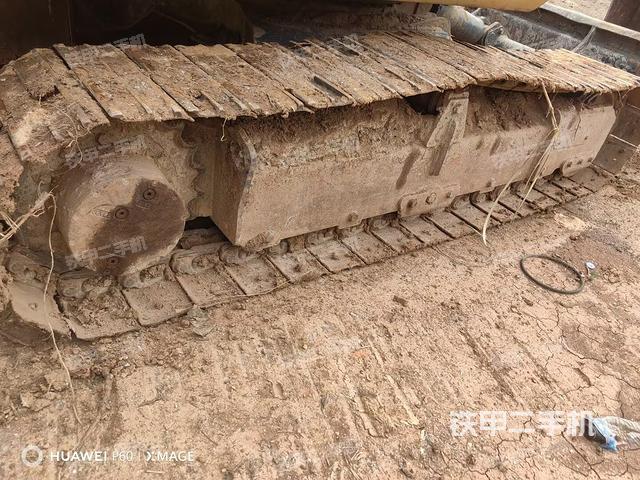 单侧履带整体(整机外观) 单侧履带整体(整机外观)