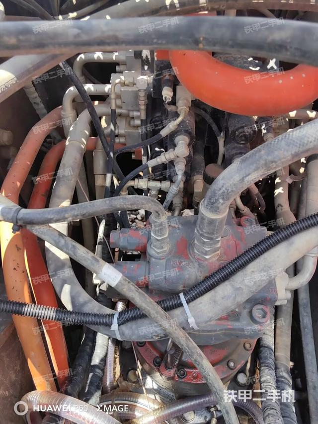 回轉(zhuǎn)馬達(dá)和主控閥(整機(jī)外觀) 回轉(zhuǎn)馬達(dá)和主控閥(整機(jī)外觀)