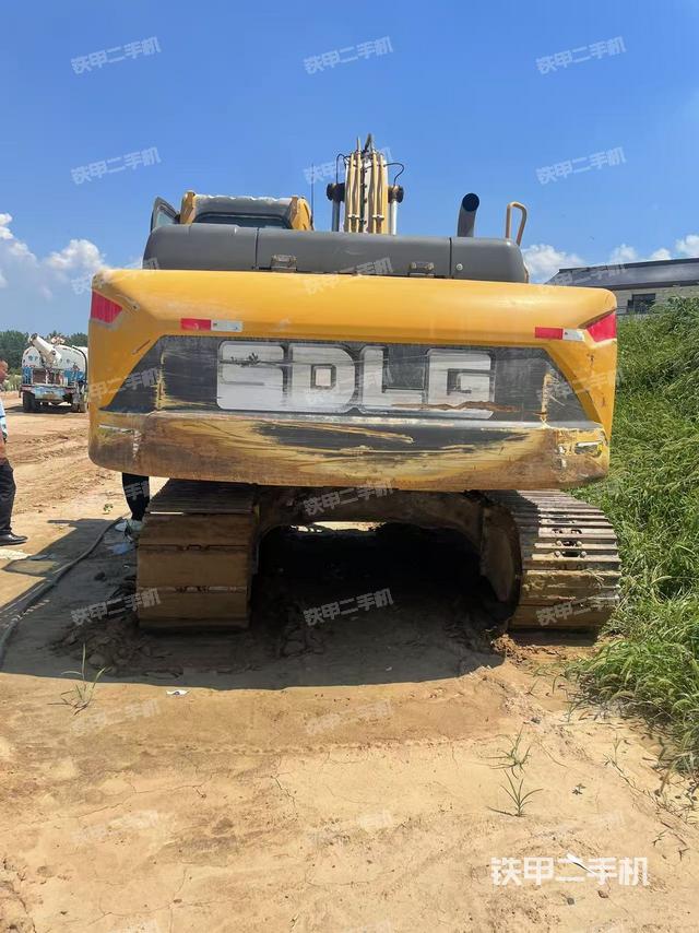 駕駛室頂部(整機外觀) 駕駛室頂部(整機外觀)