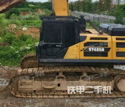 駕駛室頂部(整機(jī)外觀) 駕駛室頂部(整機(jī)外觀)