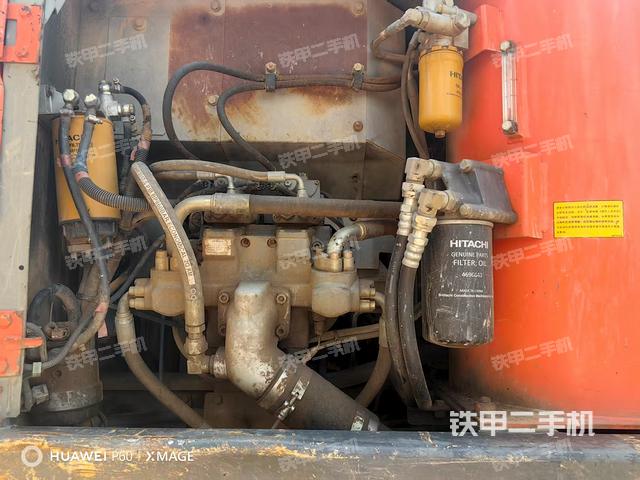 液壓泵艙室正面整體(整機(jī)外觀) 液壓泵艙室正面整體(整機(jī)外觀)