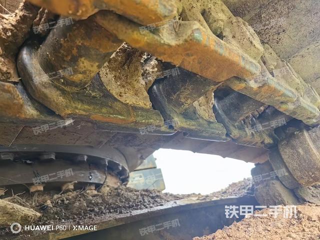 单侧履带整体(整机外观) 单侧履带整体(整机外观)