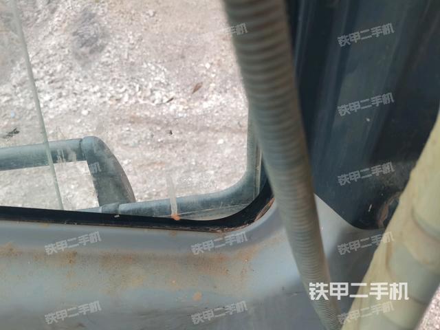 左后方玻璃角標(biāo)(駕駛室部分) 左后方玻璃角標(biāo)(駕駛室部分)