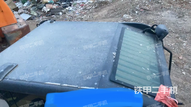 駕駛室頂部(整機外觀) 駕駛室頂部(整機外觀)