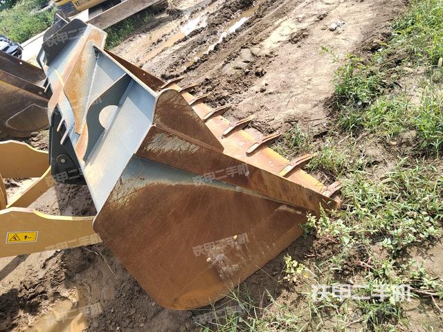 工作裝置整體(整機(jī)外觀及大件) 工作裝置整體(整機(jī)外觀及大件)