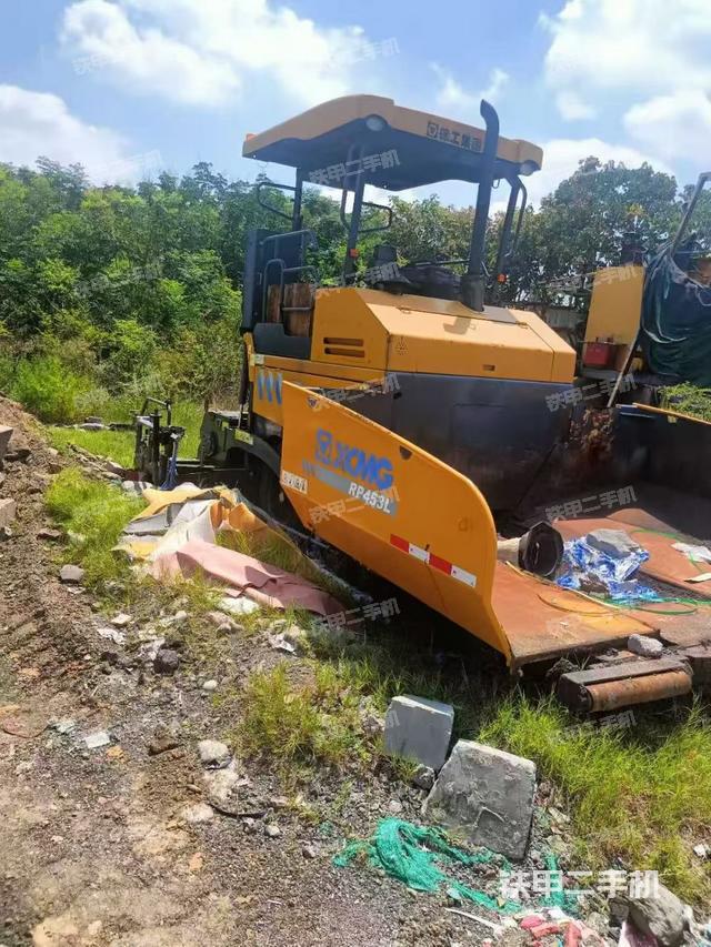 整機(jī)右側(cè)(設(shè)備外觀及核心部件) 整機(jī)右側(cè)(設(shè)備外觀及核心部件)