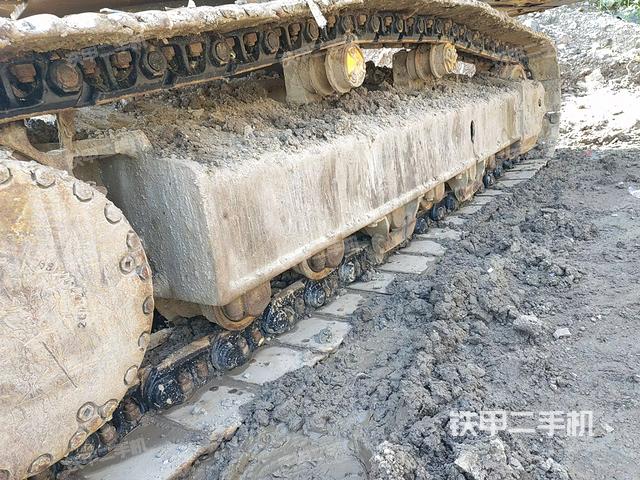 单侧履带整体(整机外观) 单侧履带整体(整机外观)