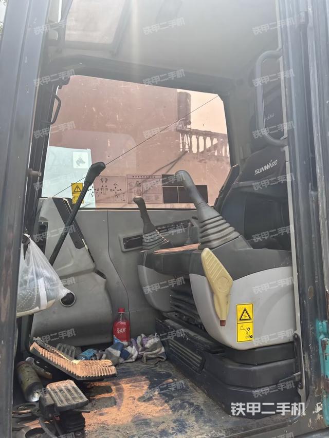 駕駛室整體（整機(jī)外觀）