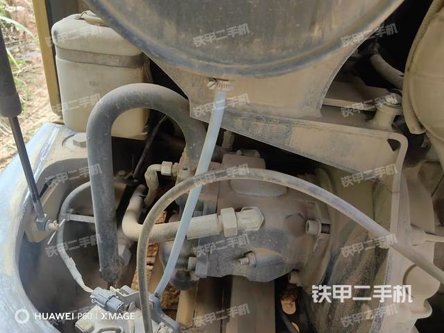 液压泵舱室正面整体(整机外观) 液压泵舱室正面整体(整机外观)