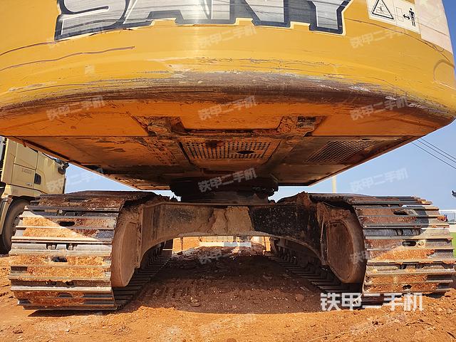 駕駛室頂部(整機外觀) 駕駛室頂部(整機外觀)