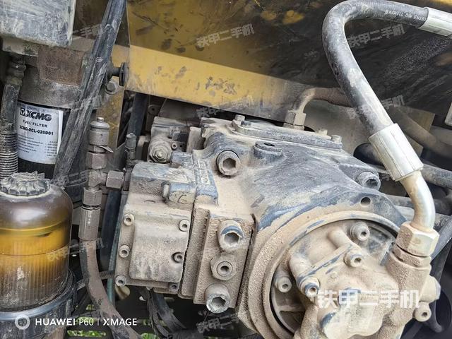 液压泵舱室正面整体(整机外观) 液压泵舱室正面整体(整机外观)