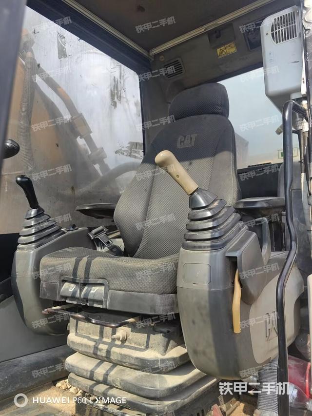 駕駛室整體(整機外觀) 駕駛室整體(整機外觀)