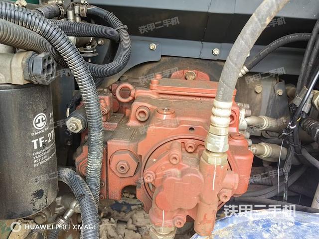 液壓泵艙室正面整體(整機(jī)外觀) 液壓泵艙室正面整體(整機(jī)外觀)