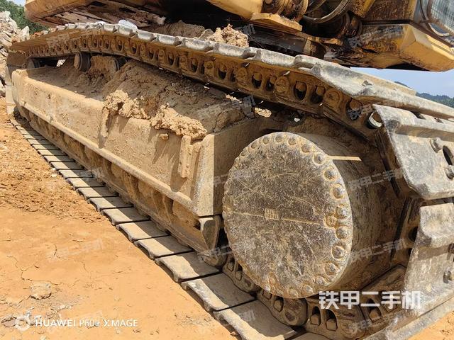 单侧履带整体(整机外观) 单侧履带整体(整机外观)