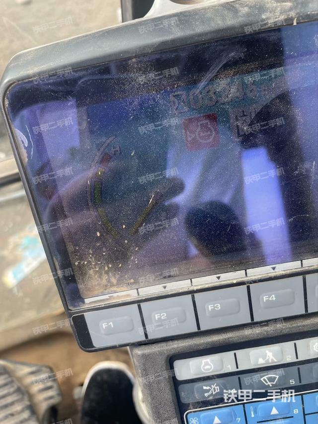 驾驶室整体(整机外观) 驾驶室整体(整机外观)