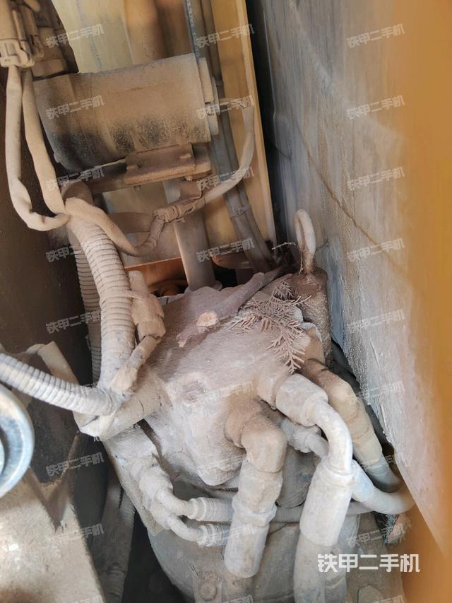 回轉(zhuǎn)馬達和主控閥（整機外觀）