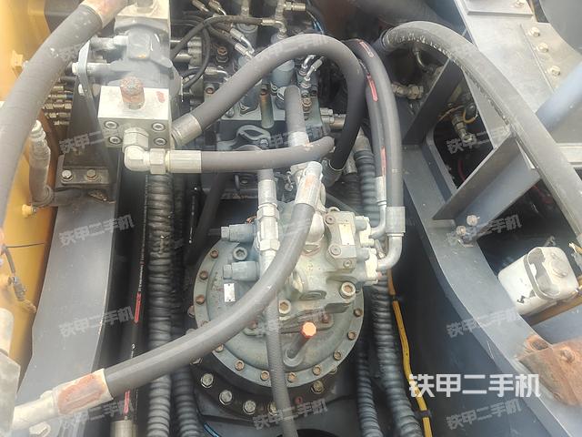 回轉(zhuǎn)馬達(dá)和主控閥(整機(jī)外觀) 回轉(zhuǎn)馬達(dá)和主控閥(整機(jī)外觀)