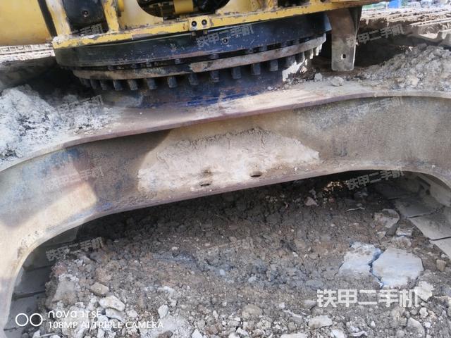 轉(zhuǎn)盤(pán)和下車(chē)架正前(工作和回轉(zhuǎn)裝置) 轉(zhuǎn)盤(pán)和下車(chē)架正前(工作和回轉(zhuǎn)裝置)