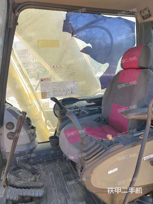 駕駛室整體（整機外觀）