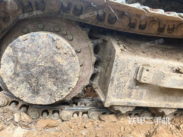 單側(cè)履帶整體(整機(jī)外觀) 單側(cè)履帶整體(整機(jī)外觀)