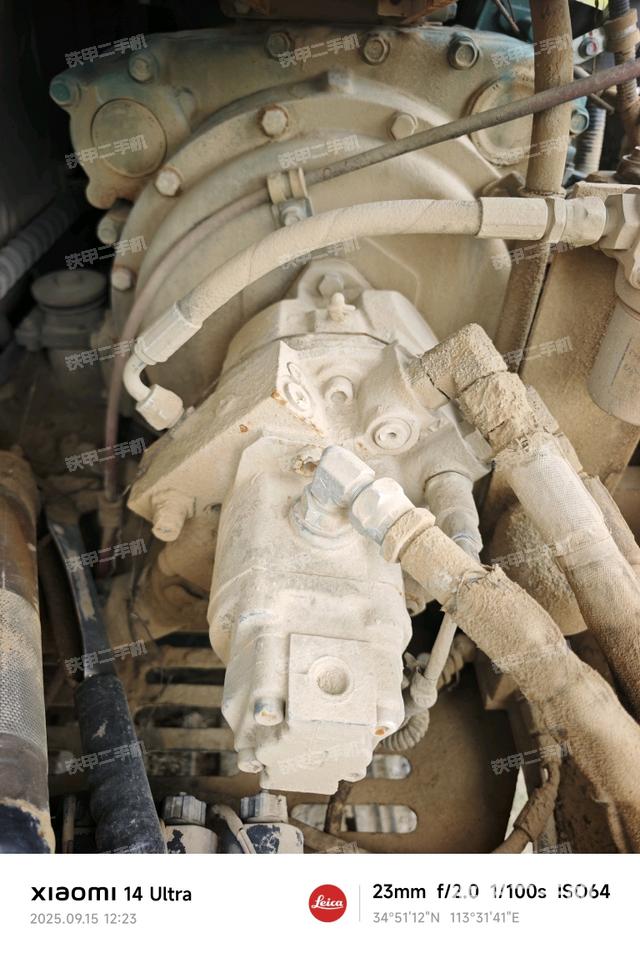 液壓泵艙室正面整體(整機外觀) 液壓泵艙室正面整體(整機外觀)