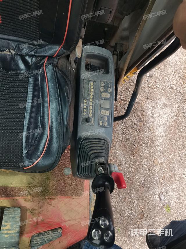 座椅左側(cè)控制臺(tái)/音響/含左手柄(駕駛室部分) 座椅左側(cè)控制臺(tái)/音響/含左手柄(駕駛室部分)