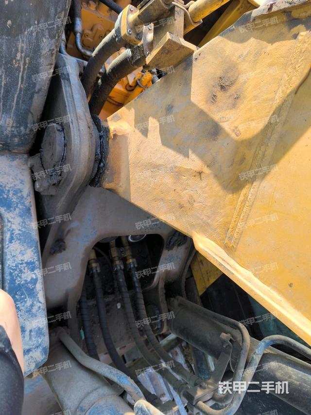 小臂整體左后(工作和回轉裝置) 小臂整體左后(工作和回轉裝置)