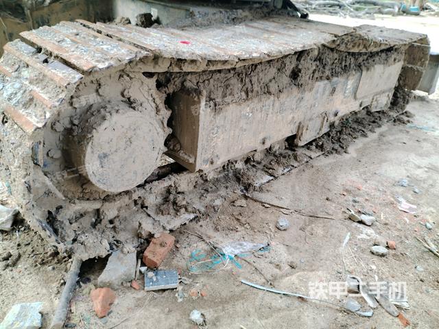 单侧履带整体(整机外观) 单侧履带整体(整机外观)