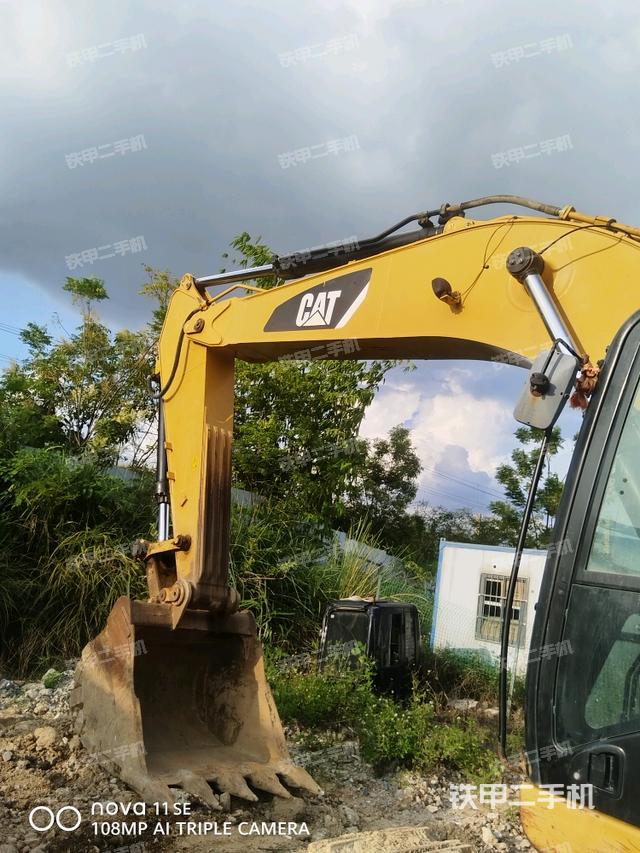 小臂整體左后(工作和回轉(zhuǎn)裝置) 小臂整體左后(工作和回轉(zhuǎn)裝置)