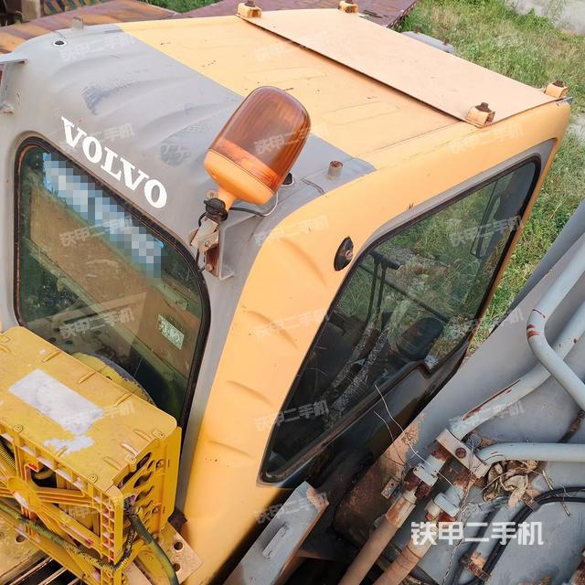 驾驶室顶部(整机外观) 驾驶室顶部(整机外观)