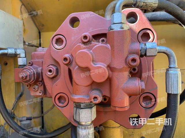 液壓泵艙室正面整體(整機(jī)外觀) 液壓泵艙室正面整體(整機(jī)外觀)