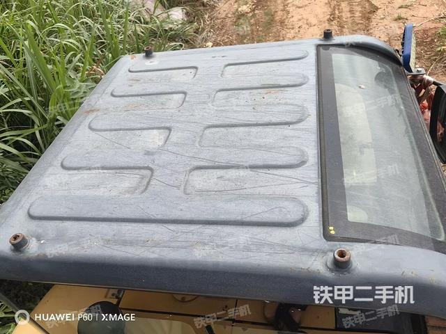 驾驶室顶部(整机外观) 驾驶室顶部(整机外观)