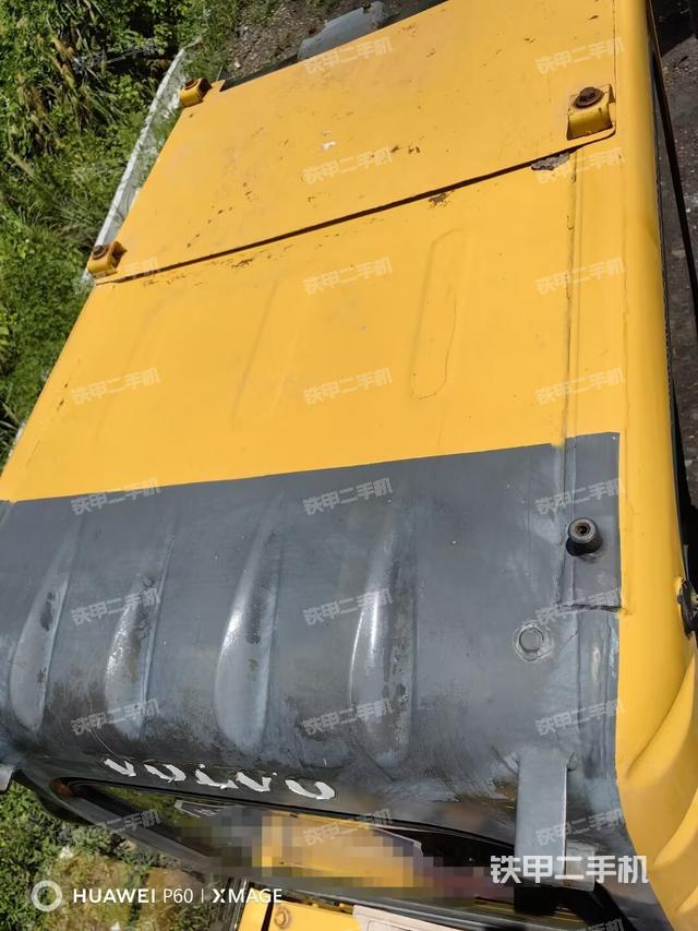 驾驶室顶部(整机外观) 驾驶室顶部(整机外观)