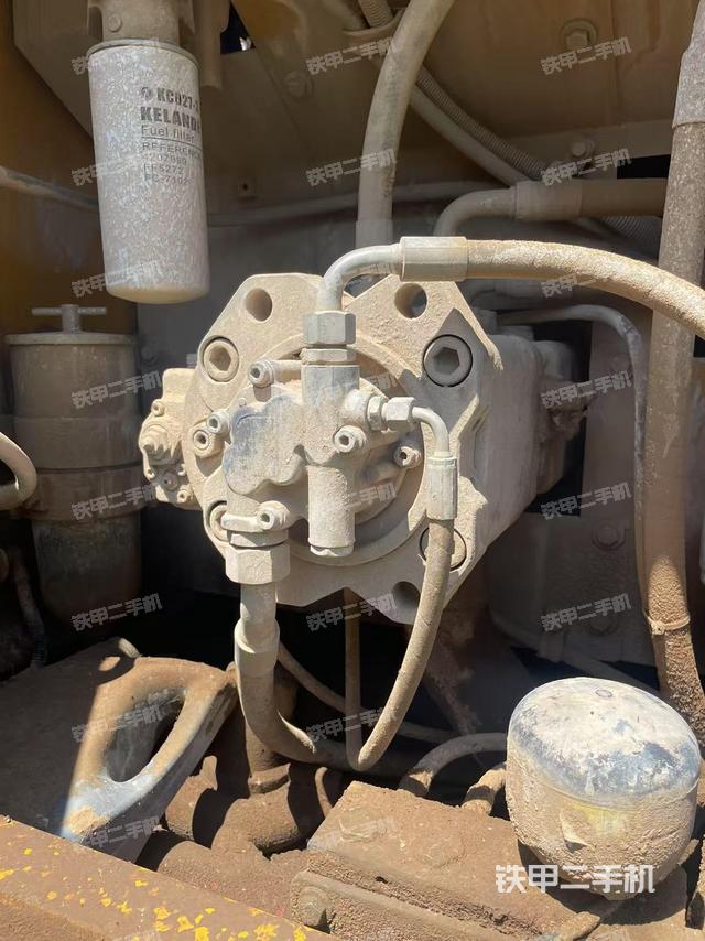 液壓泵艙室正面整體(整機外觀) 液壓泵艙室正面整體(整機外觀)