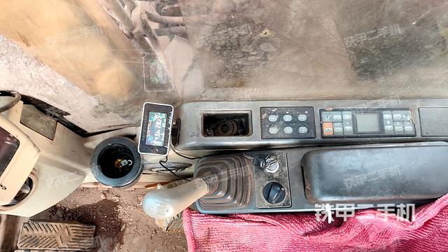 行走控制手柄和踏板?俯拍(駕駛室部分) 行走控制手柄和踏板?俯拍(駕駛室部分)