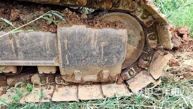 右侧履带整体(行走机构) 右侧履带整体(行走机构)