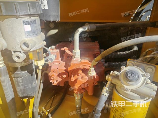 液壓泵艙室正面整體(整機(jī)外觀) 液壓泵艙室正面整體(整機(jī)外觀)