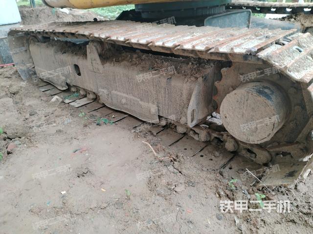 单侧履带整体(整机外观) 单侧履带整体(整机外观)