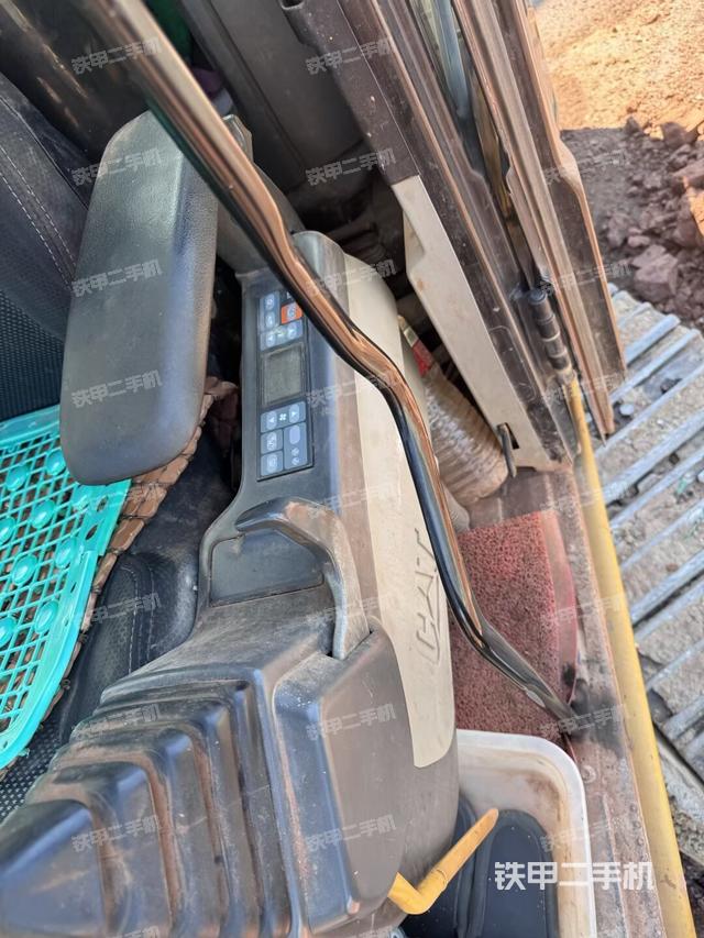 座椅左側(cè)控制臺(tái)/音響/含左手柄(駕駛室部分) 座椅左側(cè)控制臺(tái)/音響/含左手柄(駕駛室部分)