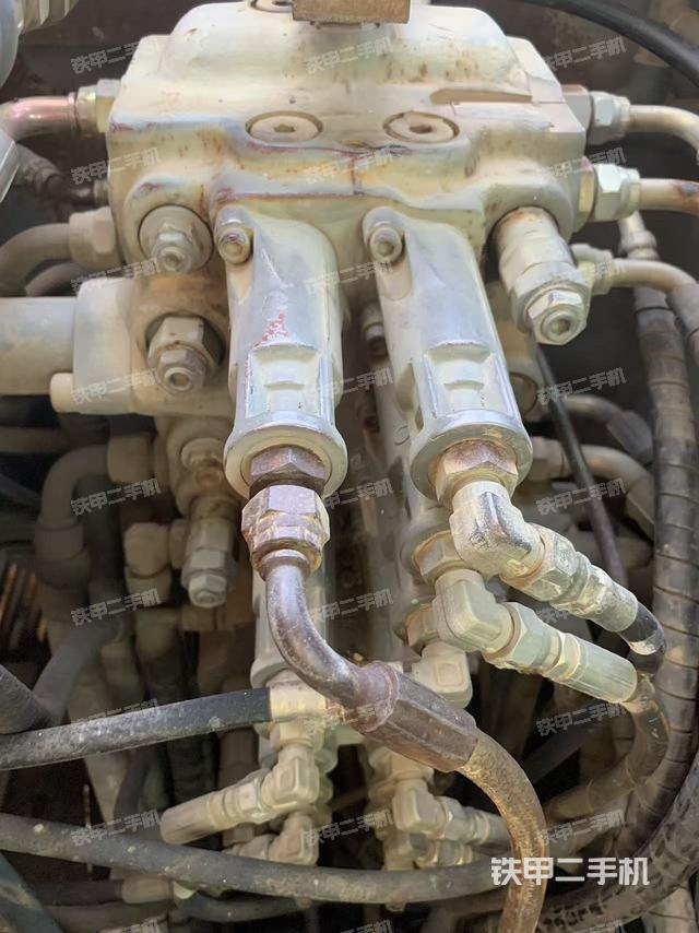 回轉(zhuǎn)馬達和主控閥（整機外觀）