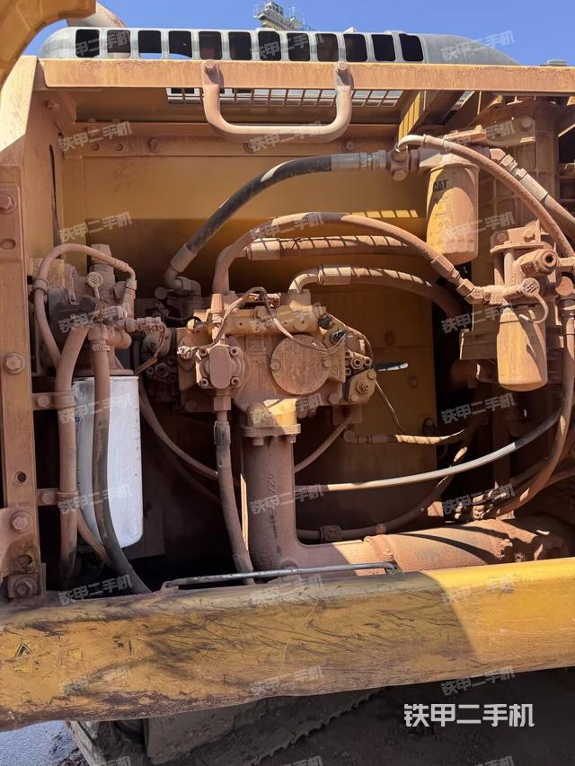 液壓泵斜45?左(大件艙室) 液壓泵斜45?左(大件艙室)