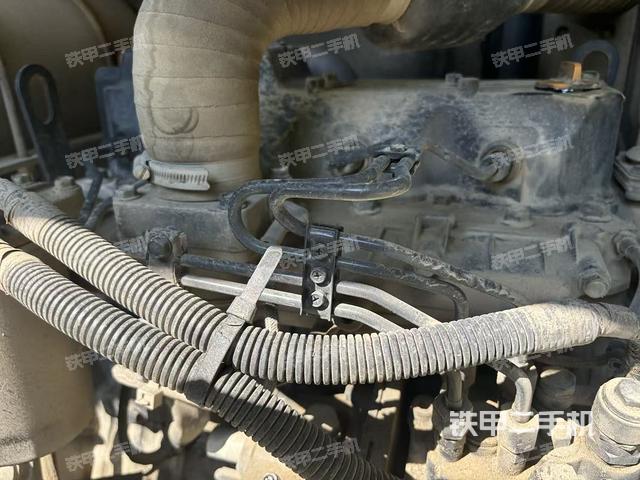 回轉(zhuǎn)馬達(dá)和主控閥（整機外觀）