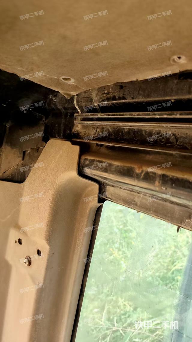 右侧玻璃角标(驾驶室部分) 右侧玻璃角标(驾驶室部分)